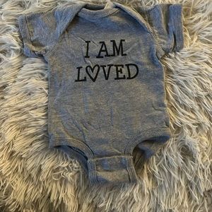 Newborn printed tee “I am loved”